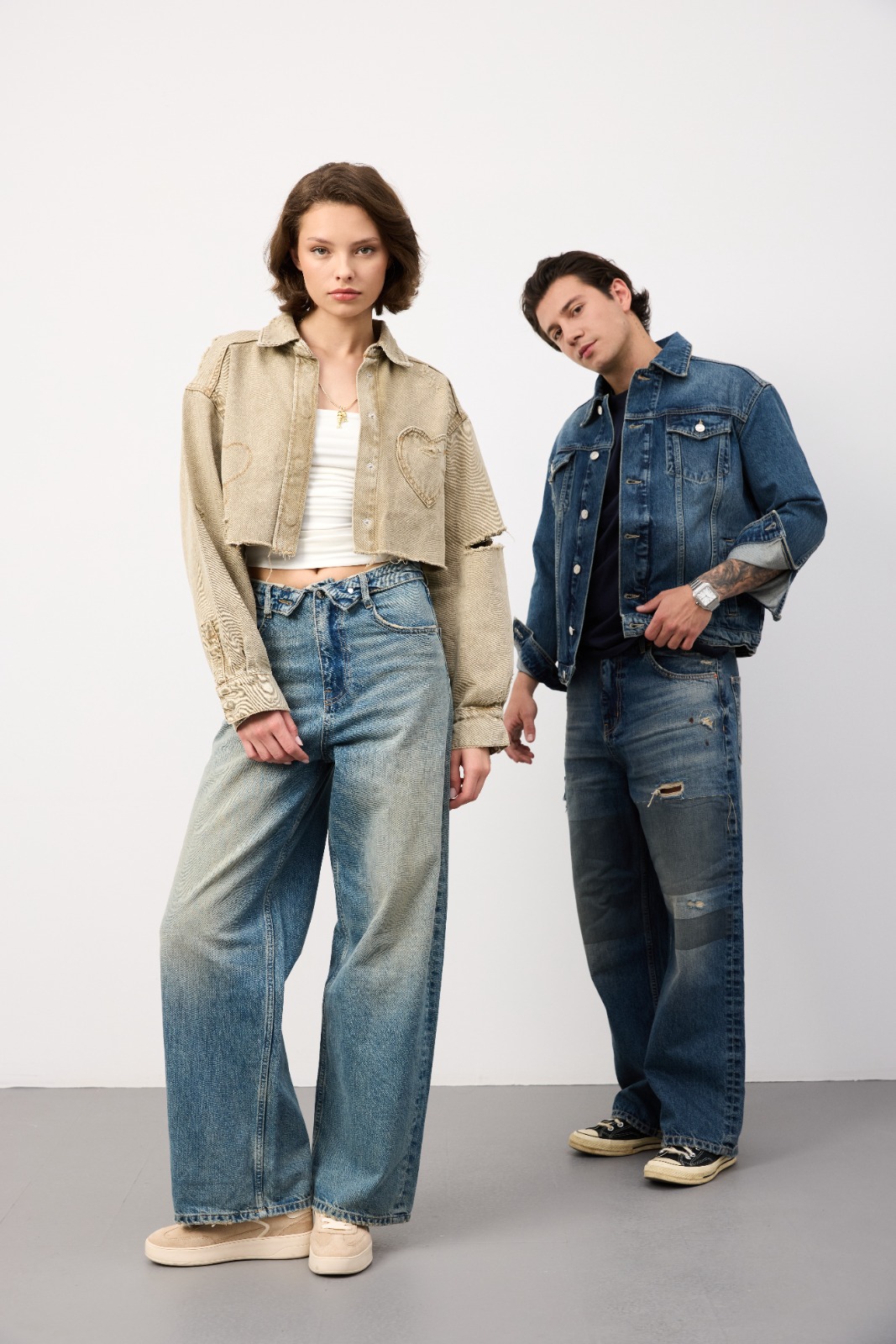 Atlas Denim kumaşından üretilen örnek denim ürün — manken çekimi 10