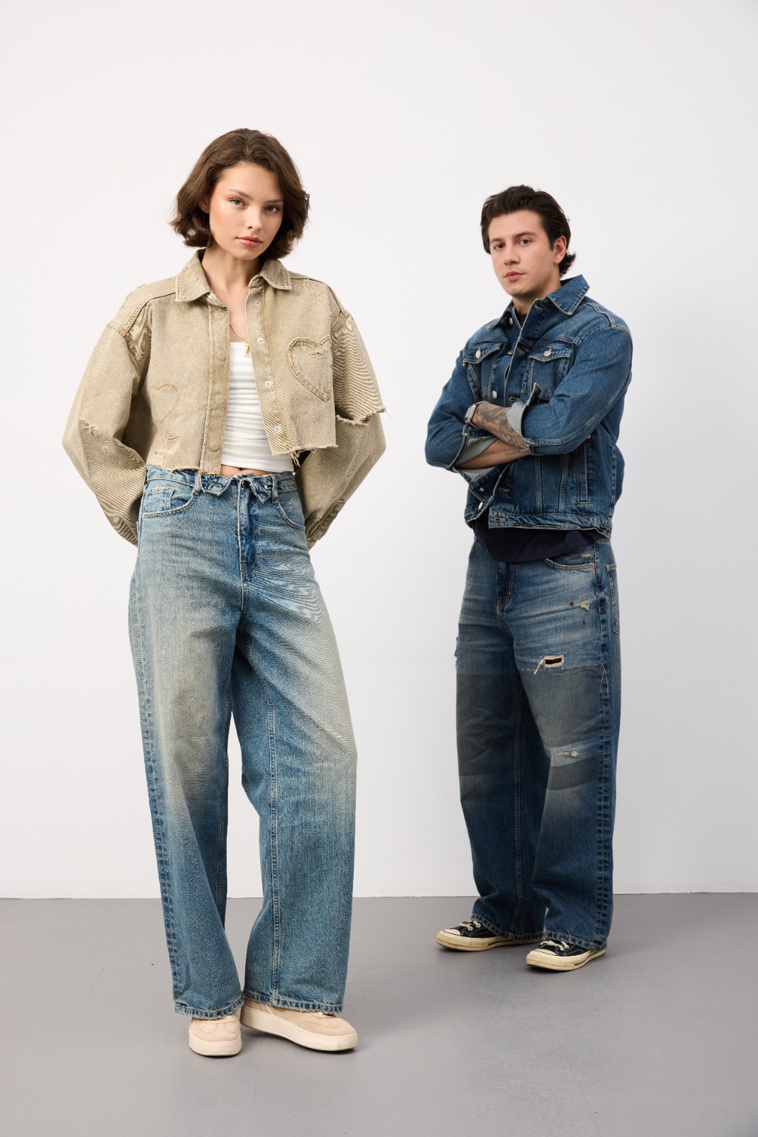 Atlas Denim kumaşından üretilen örnek denim ürün — manken çekimi 17