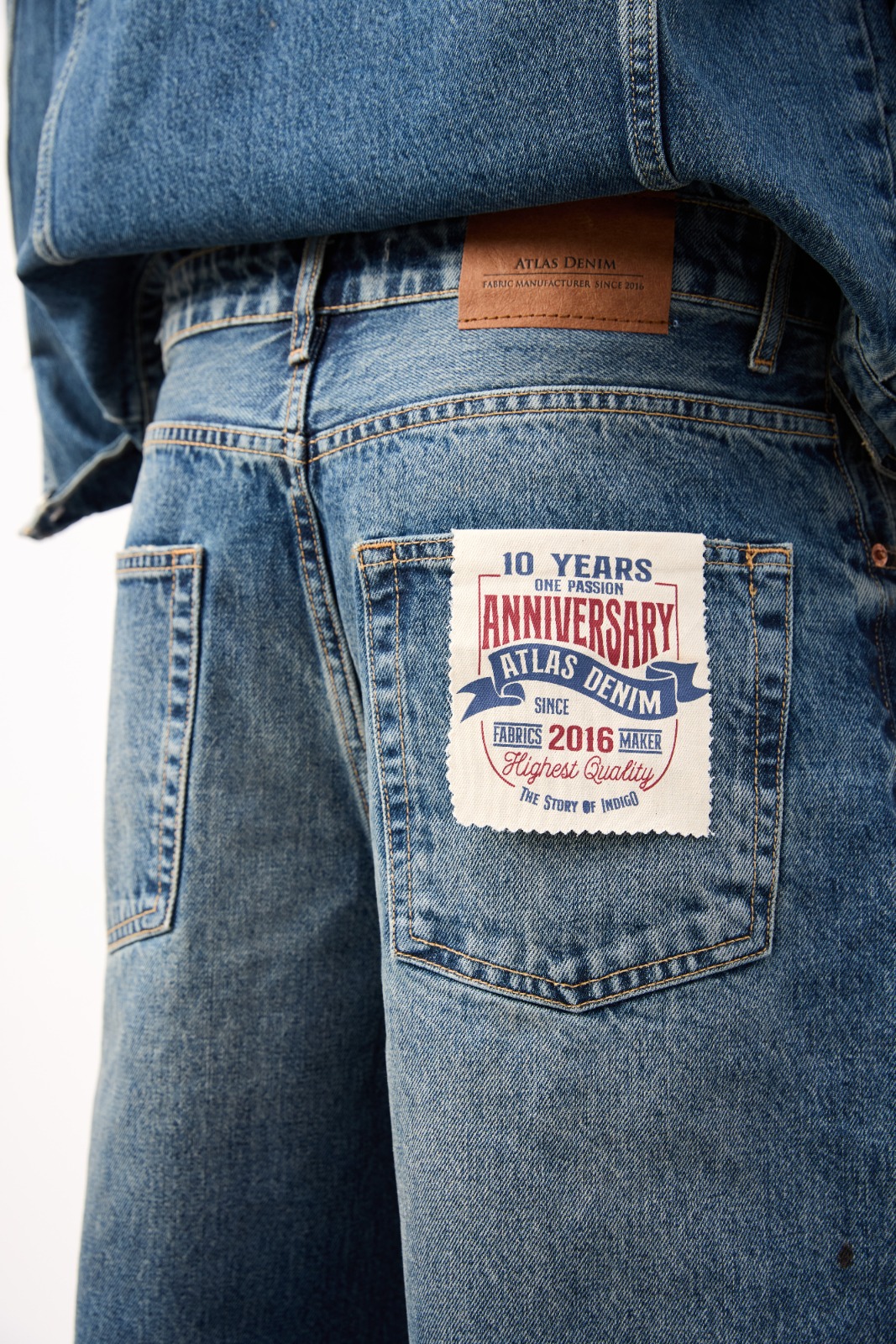 Atlas Denim kumaşından üretilen örnek denim ürün — manken çekimi 20
