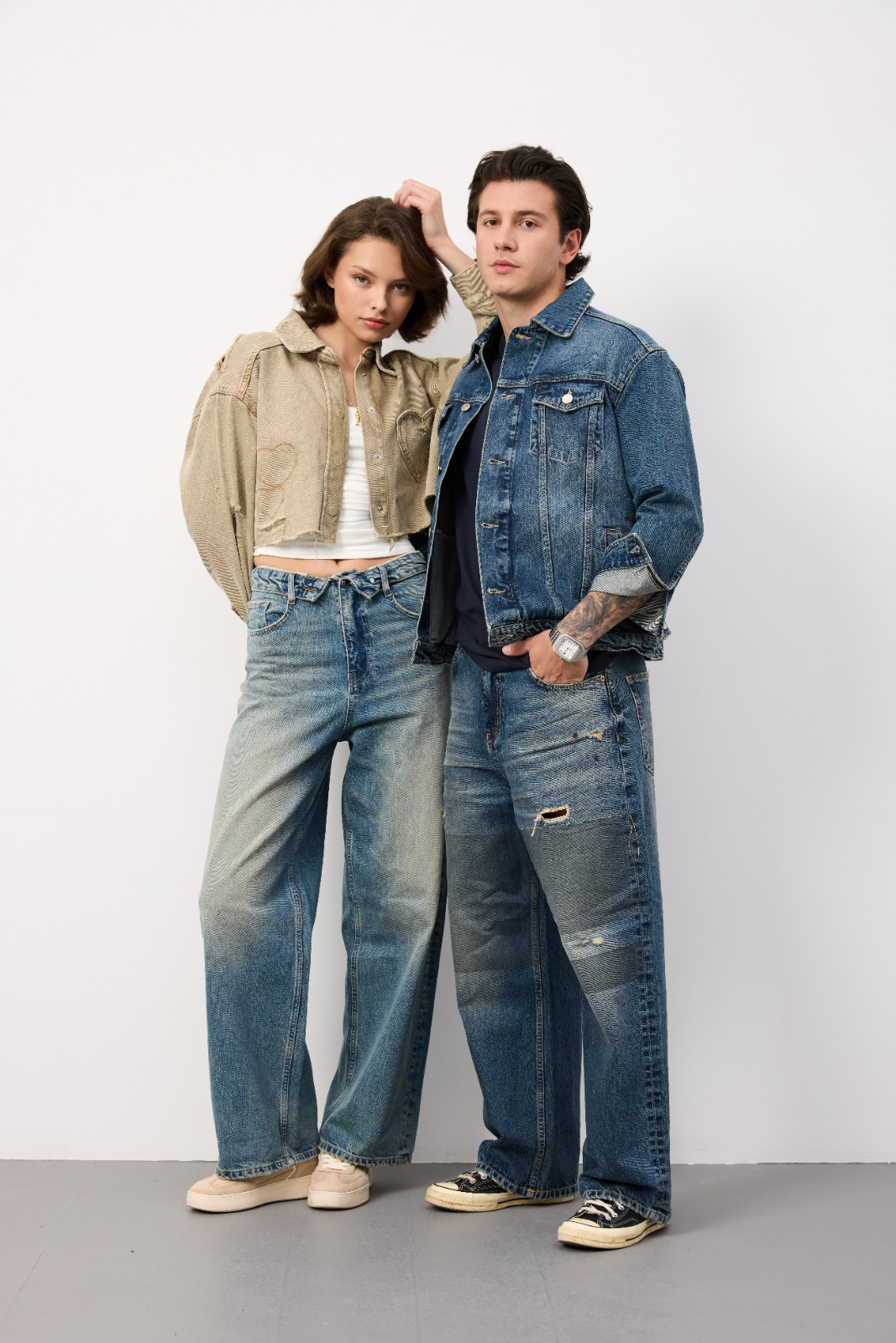 Atlas Denim kumaşından üretilen örnek denim ürün — manken çekimi 21