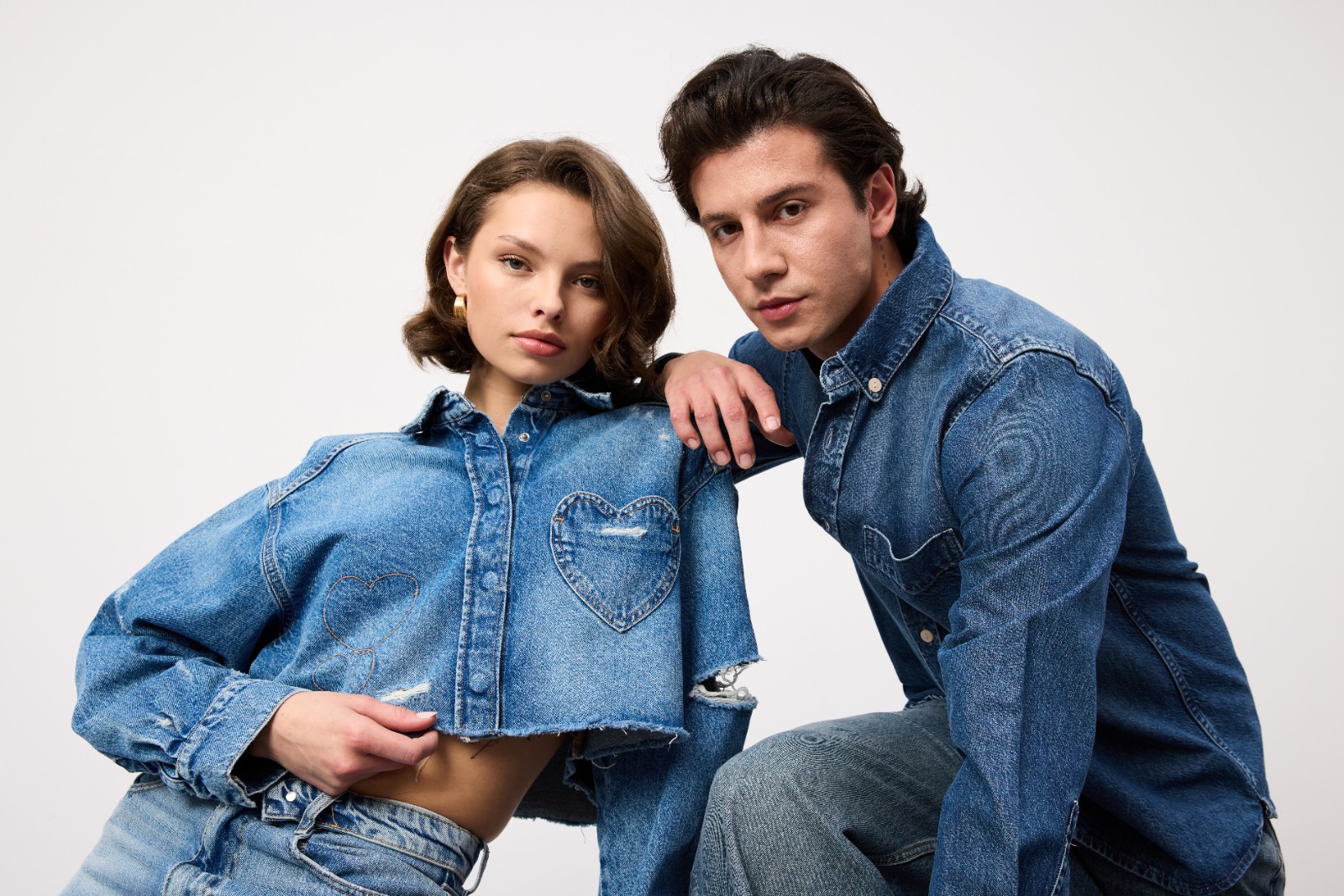 Atlas Denim kumaşından üretilen örnek denim ürün — manken çekimi 23