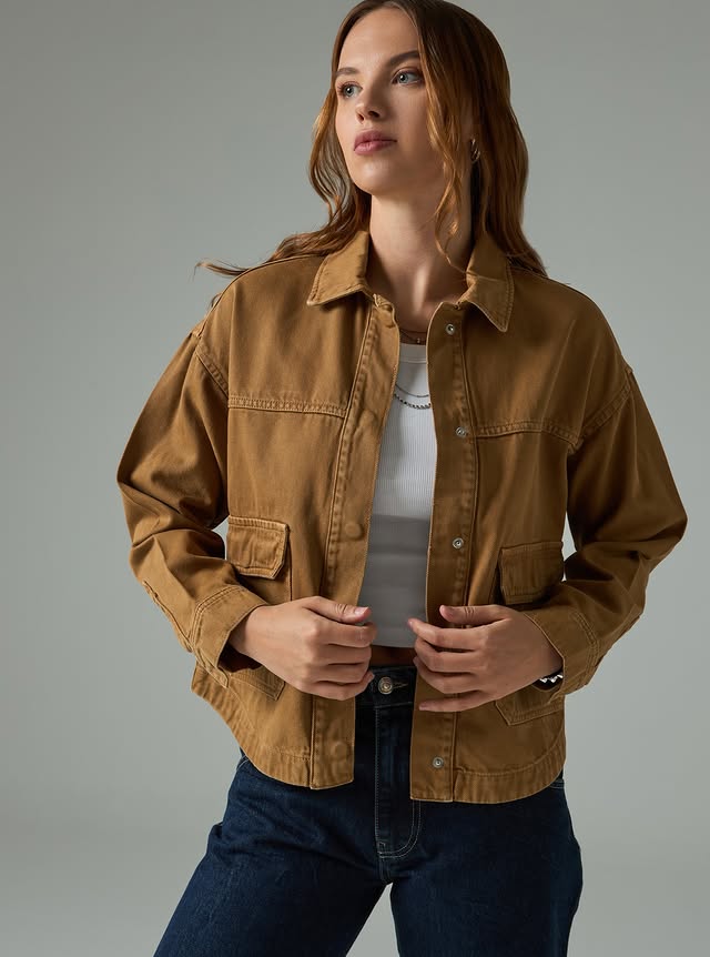 Atlas Denim denim kumaş doku ve yıkama detayı — yakın plan 1