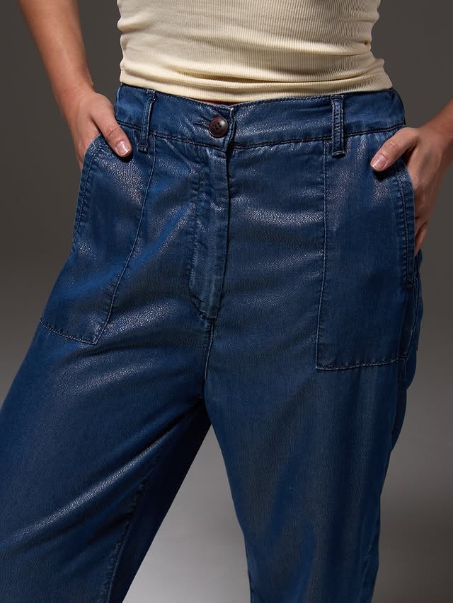 Atlas Denim denim kumaş doku ve yıkama detayı — yakın plan 11